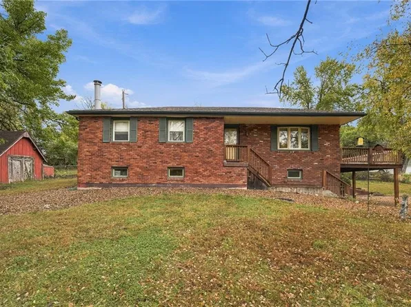 6901 NW Kerns Dr, Parkville, MO 64152