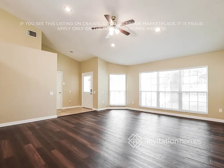 829 W Charing Cross Cir — Photo 4