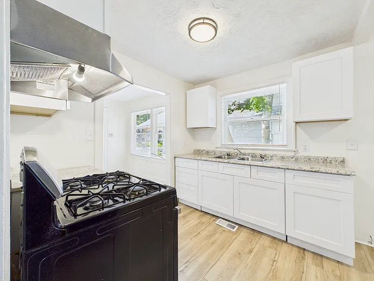 7127 Olive St — Photo 9