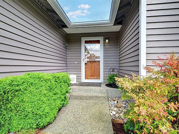 4th image of 2811 116th Avenue NE
