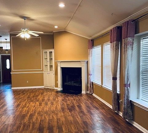 5th image of 432 E Ash Ln