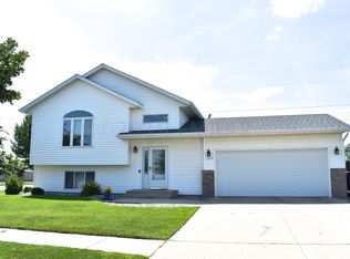 1853 52nd St S, Fargo, ND 58103
