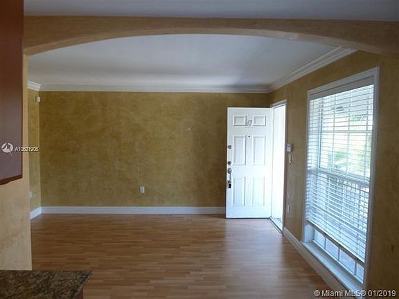 4th image of 3245 Virginia St #0