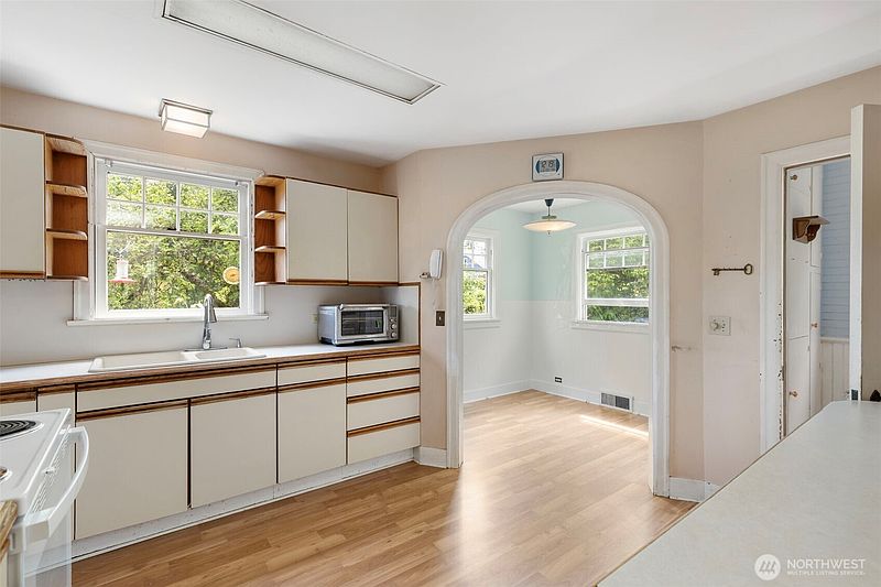 5th image of 20 Hadlock Avenue