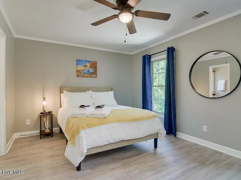 705 Beacon Hill Ln — Photo 14