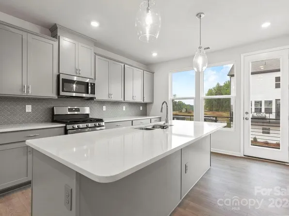 1635 Blanche St, Charlotte, NC 28262