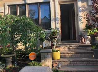 15852 75th Rd, Fresh Meadows, NY 11366