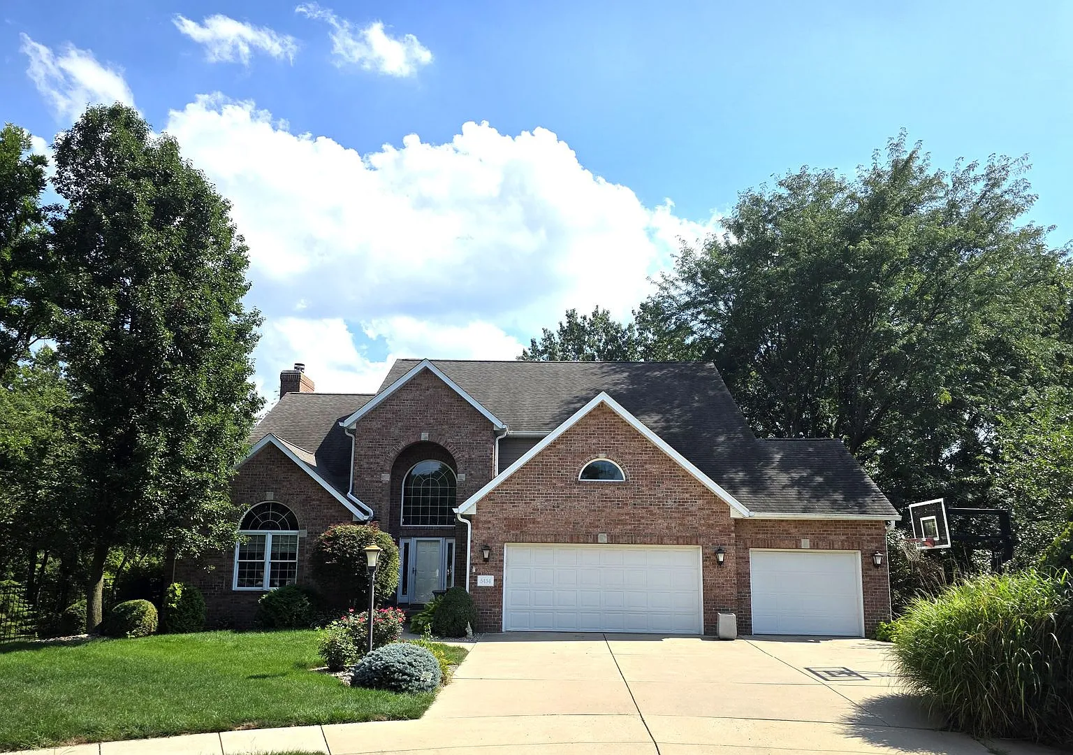 Huge Home - Almost 5,500 sf — Photo 1