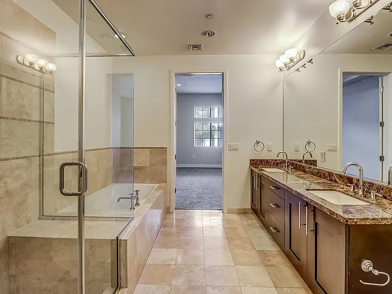Axis 2300 Apartments — Photo 31