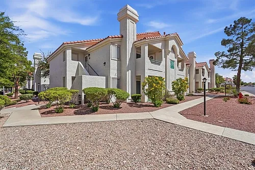 556 Yacht Harbor Dr #202 Photo 1