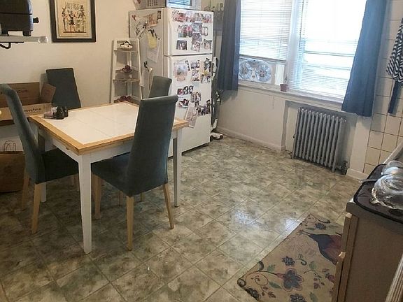 3rd image of 2553 43rd St #2