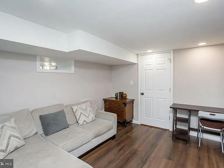 501 E Mount Airy Ave — Photo 25