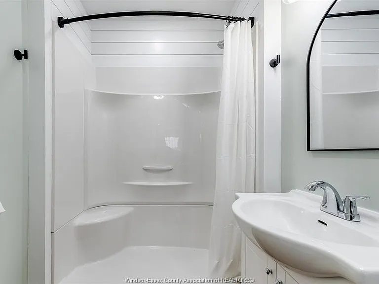48 McLean St — Photo 15