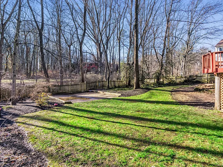 17020 Briardale Rd — Photo 33