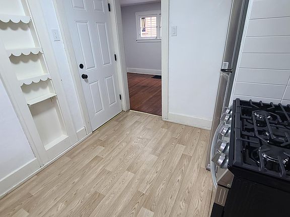 4th image of 355 Parkridge Ave #1
