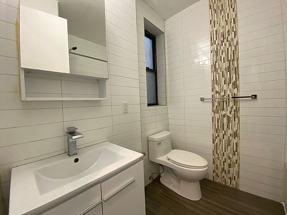5th image of 4230 Broadway APT 1A