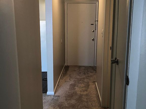 4th image of 808 Riverview Dr APT 18B