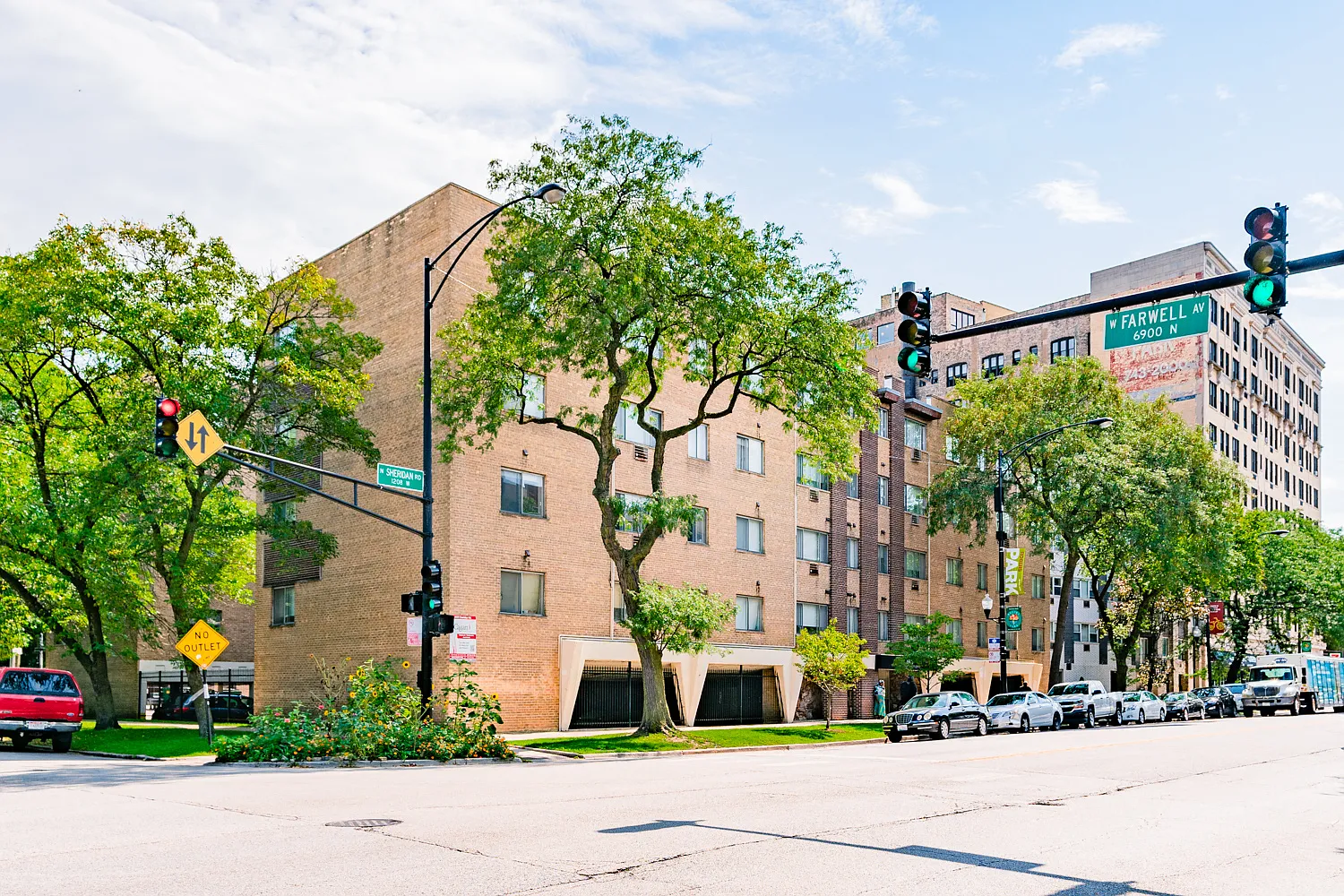 6825 N. Sheridan Rd — Photo 1