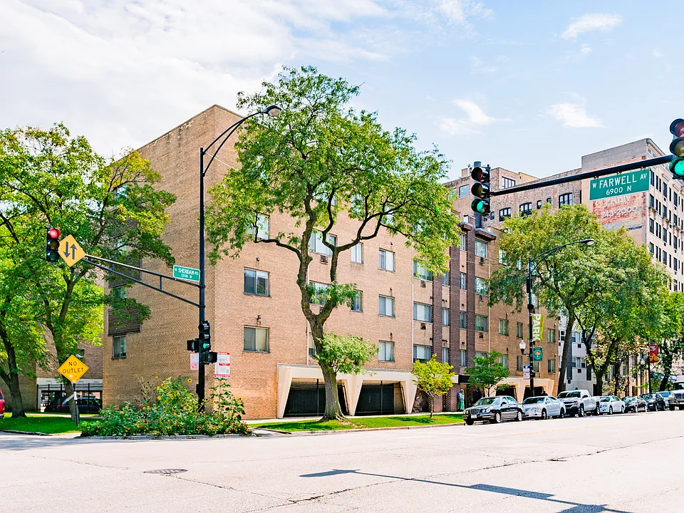 6825 N. Sheridan Rd