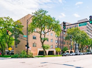 6825 N. Sheridan Rd, Chicago, IL 60626