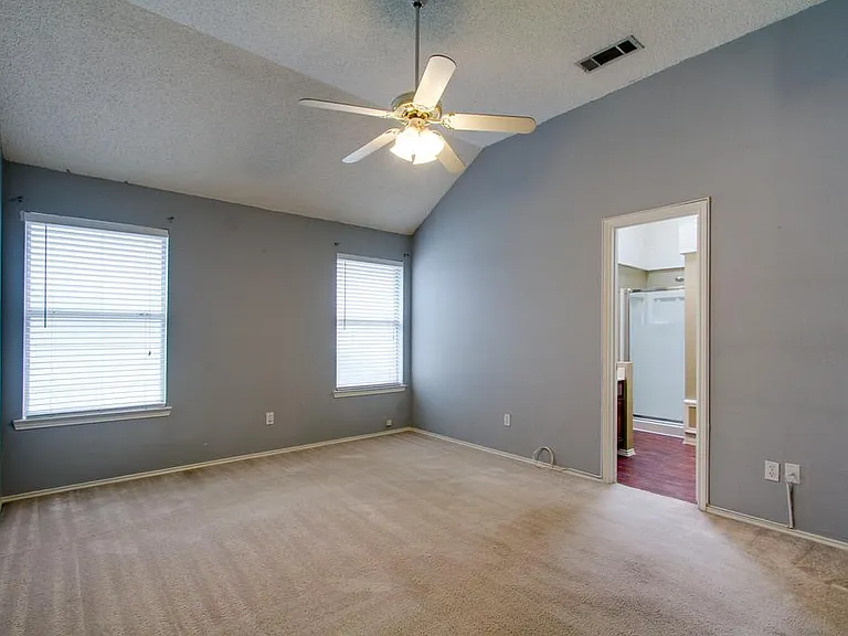 2104 Regency Dr — Photo 11
