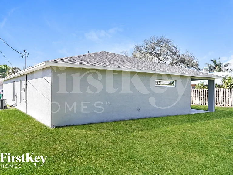 1371 SW Sudder Ave — Photo 15