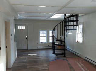 10 Ames Ct #B, Peterborough, NH 03458