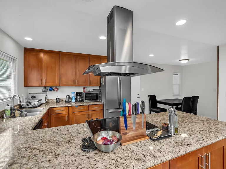 771 Ormonde Dr — Photo 7