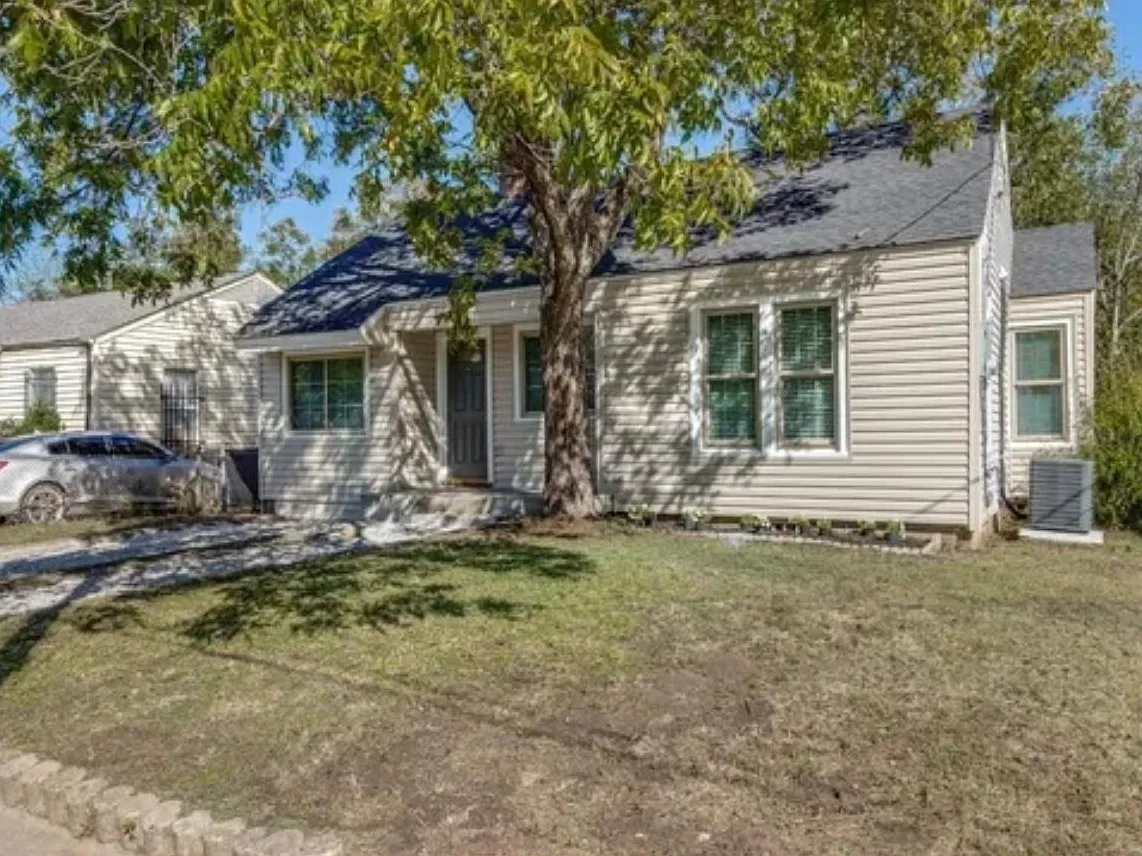 4 bed, 1.5 bath, 1264 sqft, $2,400 — Photo 2