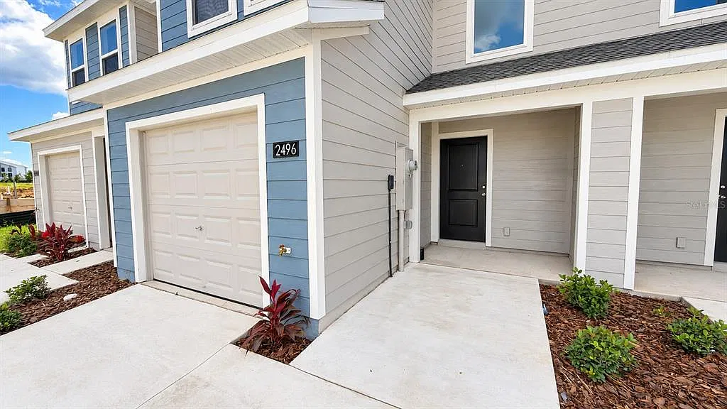 3 bed, 2.5 bath, 1378 sqft, $1,800 — Photo 2