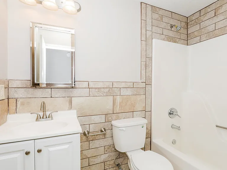 476 Spring Dr — Photo 15