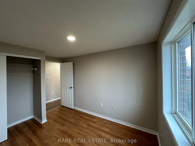253 Dunsmore Ln N — Photo 13