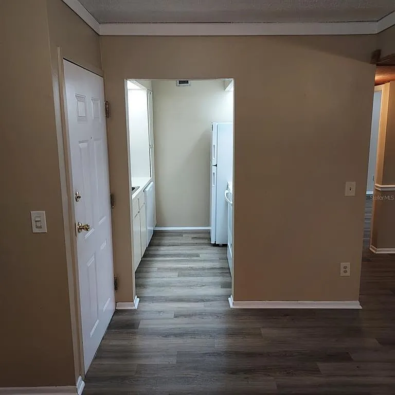 3 bed, 2.0 bath, 1200 sqft, $2,100 — Photo 3