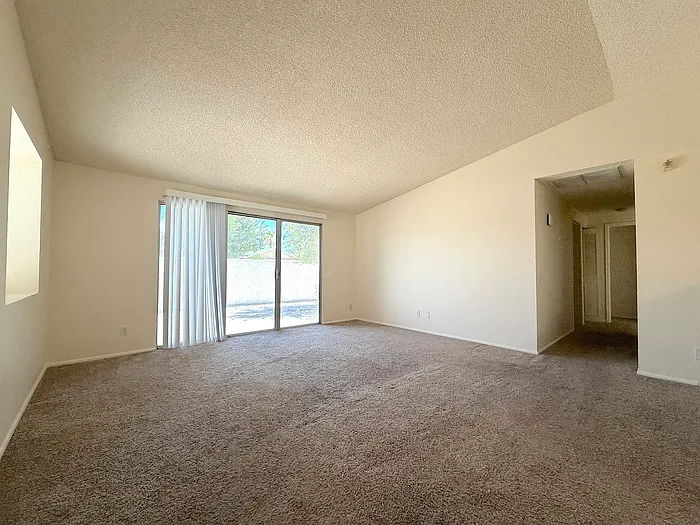 2126 N Villas Ln — Photo 4