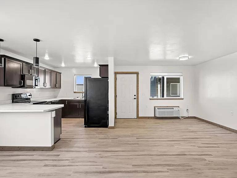 Pineview Apartments — Photo 11