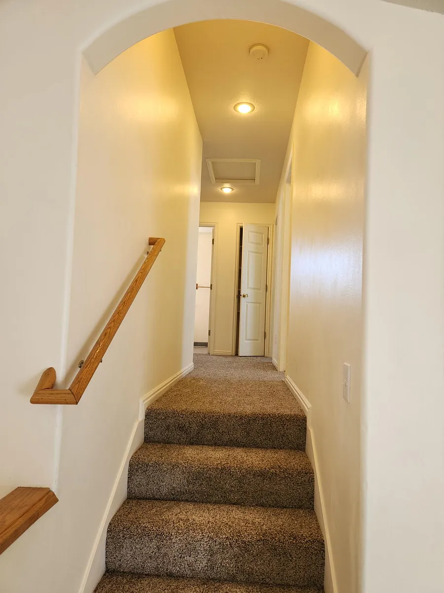 Building Photo - 486 N 400 E