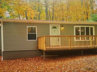 2 Chipmunk Ct, Hawley, PA