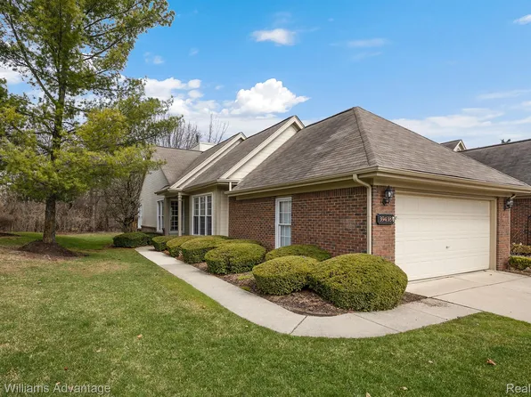 39438 Village Run Dr, Northville, MI 48168