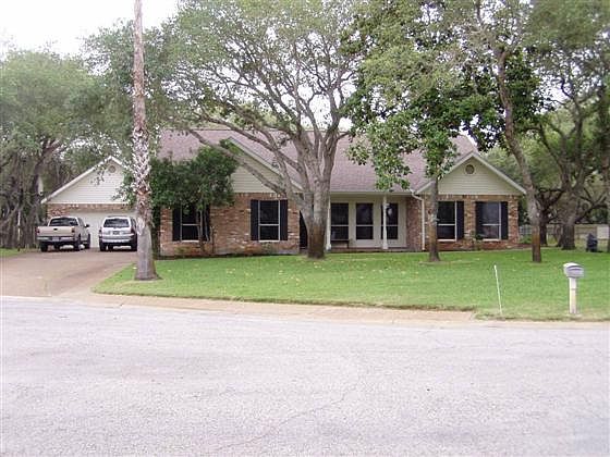 1st image of 417 Fairway Oaks St