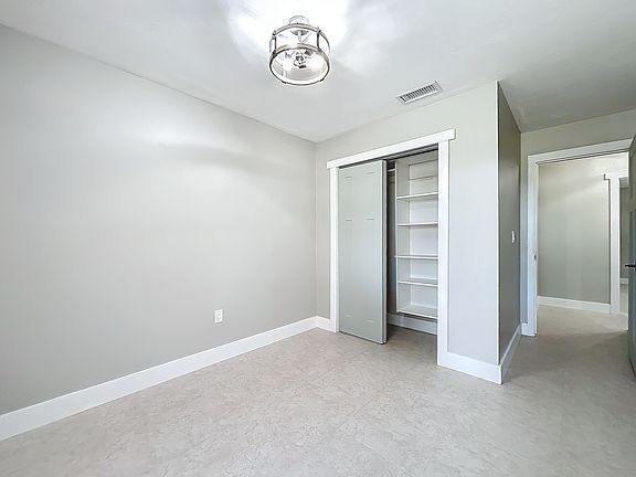 5th image of 13804 Kendale Lakes Dr