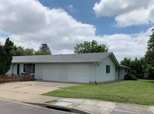 1195 Berntzen Rd, Eugene, OR 97402