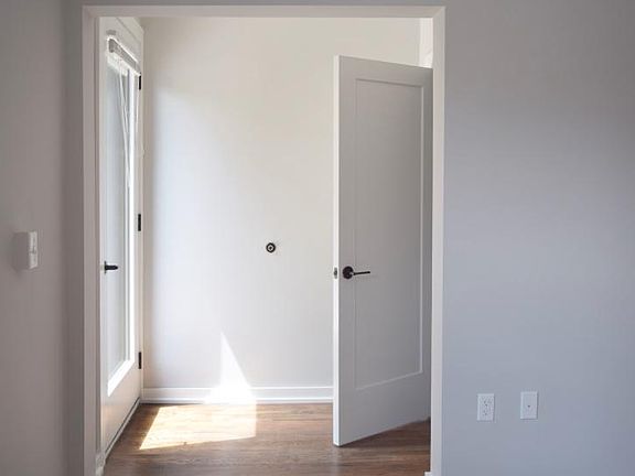 3rd image of 116 W Armour Blvd #2