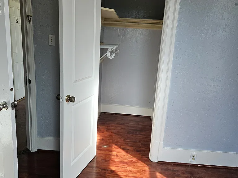 468 S 6th St #10 — Photo 3