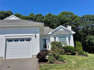 67 Pondview Cir #67, Beacon Falls, CT 06403