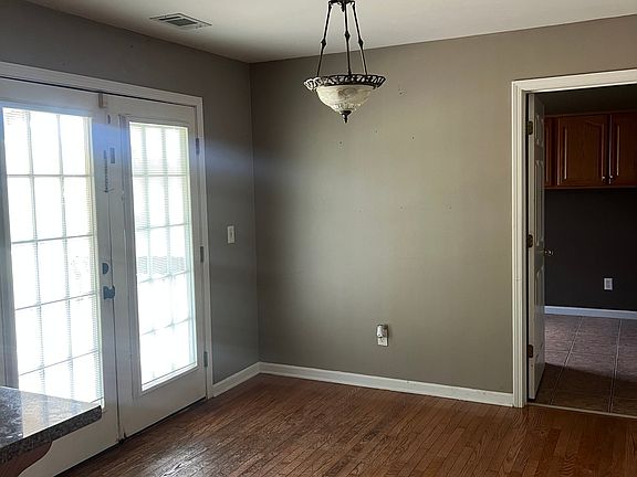 5th image of 1012 Bexton Rd