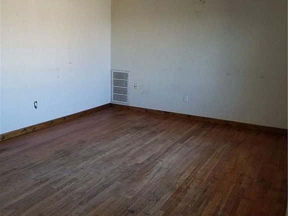 3rd image of 1508 Denson Dr