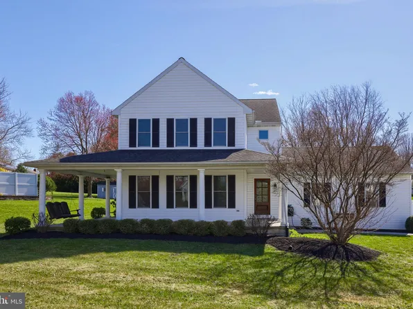 55 Hemlock Ln, Leola, PA 17540