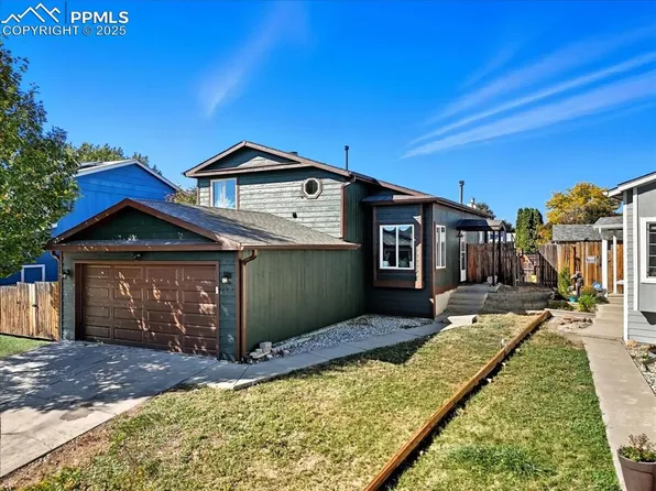 995 Square Dance Ln, Fountain, CO 80817