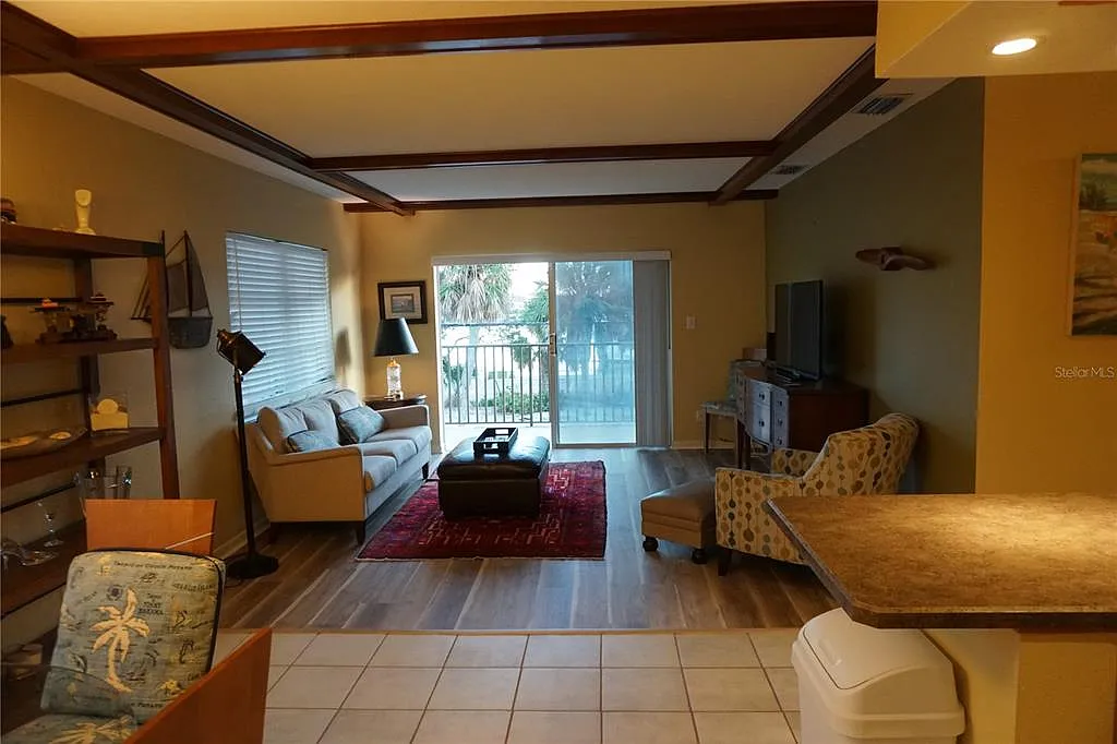 2 bed, 1.0 bath, 875 sqft, $1,925 — Photo 4