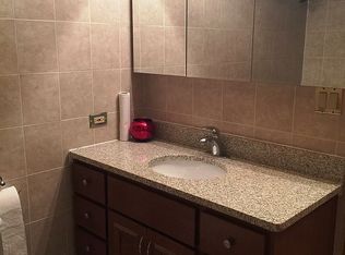 7216 W 59th St APT 2W, Summit Argo, IL 60501